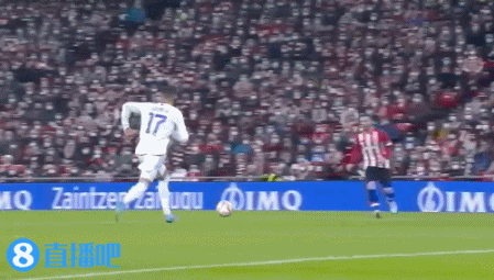 篮球湖人球迷制作大型海报欢迎队内新援