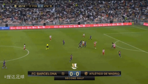 理性追星，新鹏城vs成都赛后有球迷跳下看台与韦世豪合影