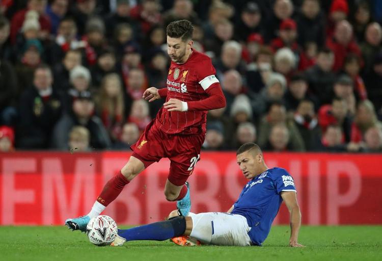 哈体院滑冰场现国家一级运动员亲授防摔技巧